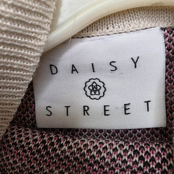 Daisy Street Farm Animal Cropped Sweater - Pink Pigs & Blue Chickens - US L - Picture 6 of 8